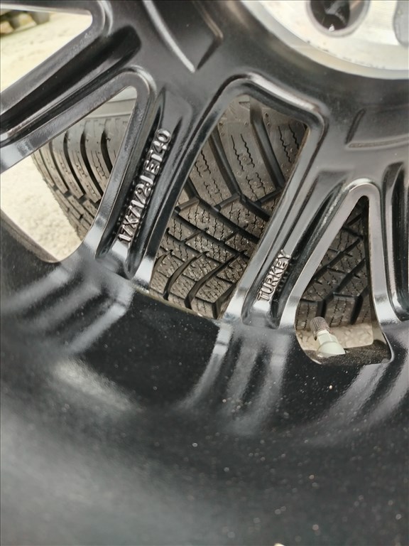 Toyota Corolla 17" (gyári felni) alufelni, 225/45r17 új Yokohama téli gumi  8. kép