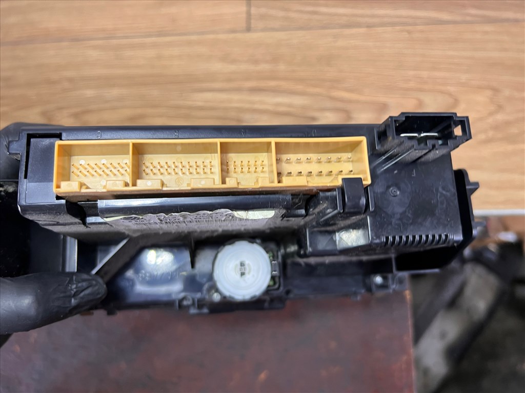 Audi A4 1.8T Avant fűtéskapcsoló 8d0820043m 5. kép