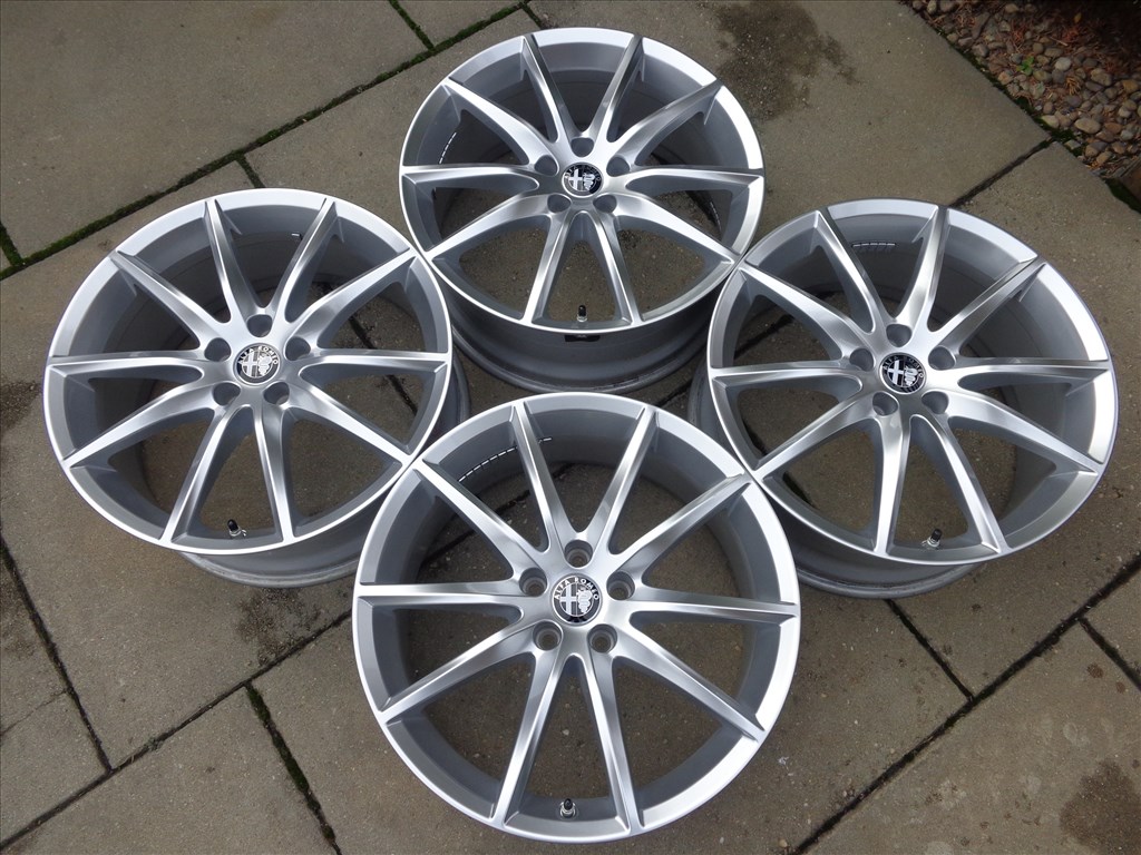 Alfa Romeo Stelvio gyári alufelnik  1. kép