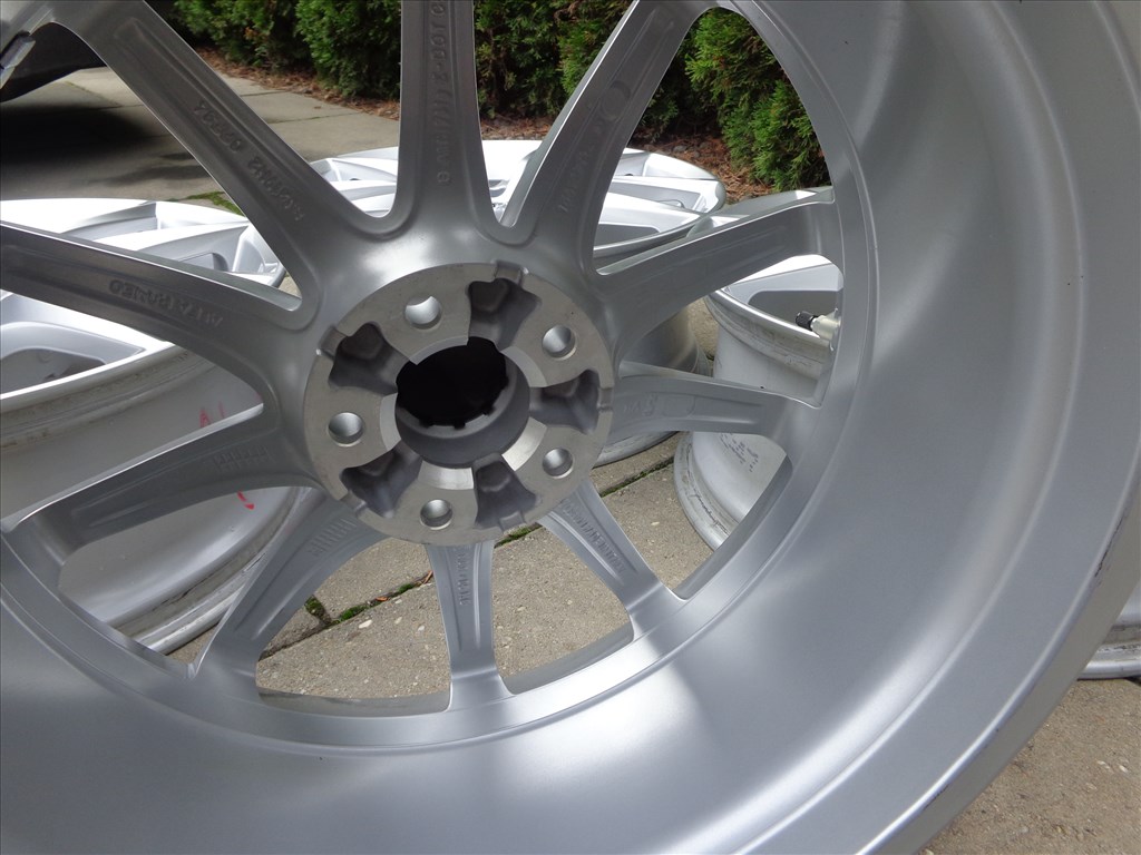 Alfa Romeo Stelvio gyári alufelnik  5. kép