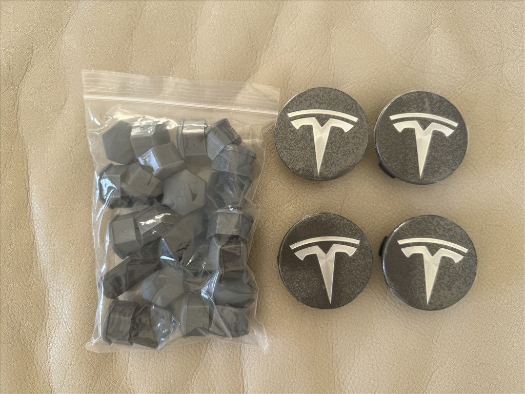Tesla Model 3 felnikupak Tesla Model Y felnikupak Model 3 felniközép szürke 1. kép