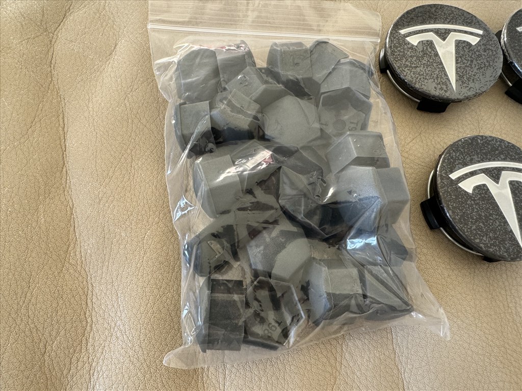 Tesla Model 3 felnikupak Tesla Model Y felnikupak Model 3 felniközép szürke 3. kép