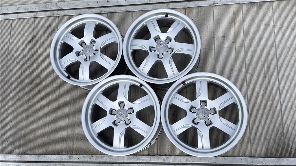  5x112 lyukosztású 7,5J 17" újszerű gyári AUDI A5 alufelni 8T0601025B 1. kép