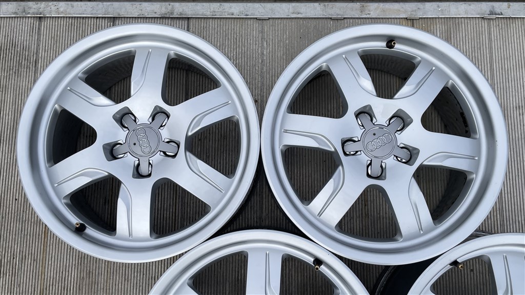  5x112 lyukosztású 7,5J 17" újszerű gyári AUDI A5 alufelni 8T0601025B 2. kép