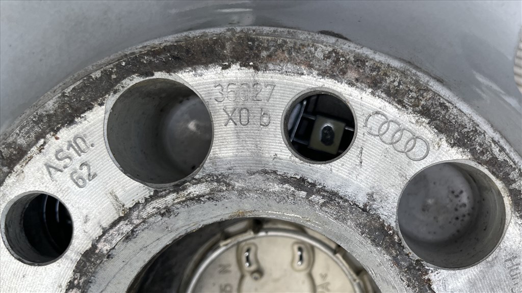  5x112 lyukosztású 7,5J 17" újszerű gyári AUDI A5 alufelni 8T0601025B 4. kép
