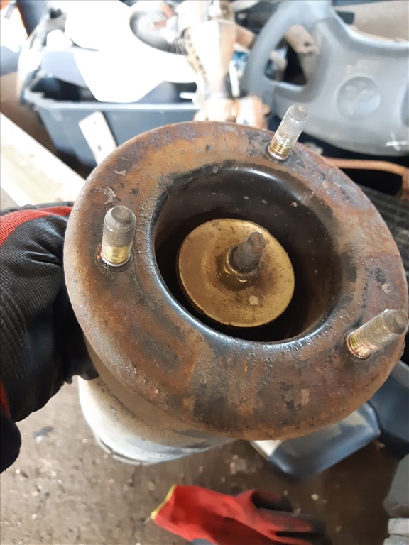 Mitsubishi Pajero Bal Elsõ Lengéscsillapító  Rugó 2. kép