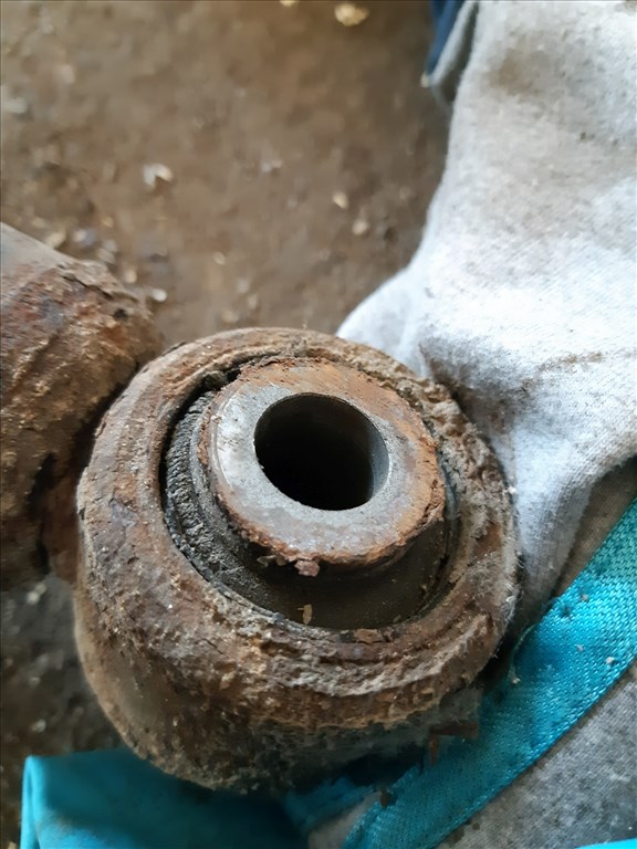 Mitsubishi Pajero Bal Elsõ Lengéscsillapító  Rugó 3. kép