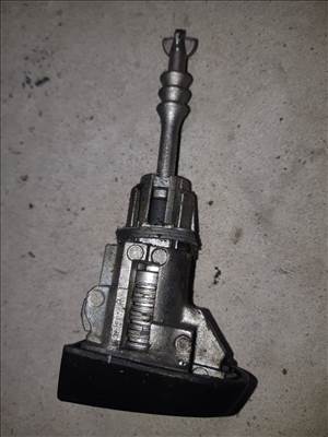 Toyota Yaris 05-10 Jobb Első Ajtó Zárbetét