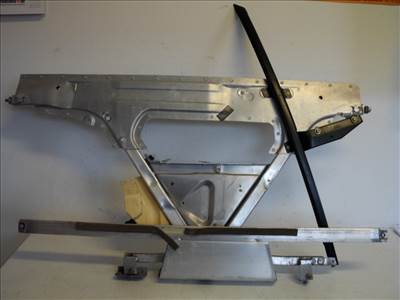 Audi TT (8N) jobb első ajtókeret