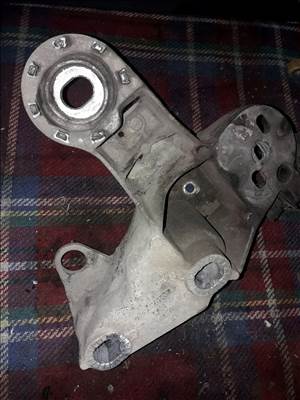 Audi A4 B5 Motortartó Bak