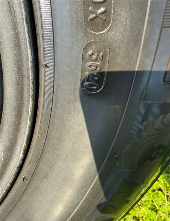  5x118 lyukosztású 16" újszerű lemezfelni, rajta 225/75 használt Michelin teherautó gumi gumi  3. kép