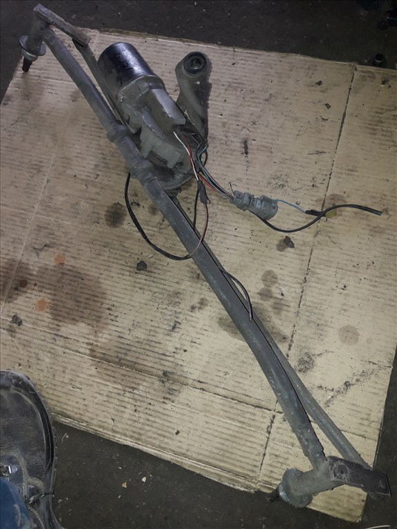 Iveco Daily Elsõ Ablaktörlõ Motor ቛõ Ablaktörlõ Mechanika 2. kép