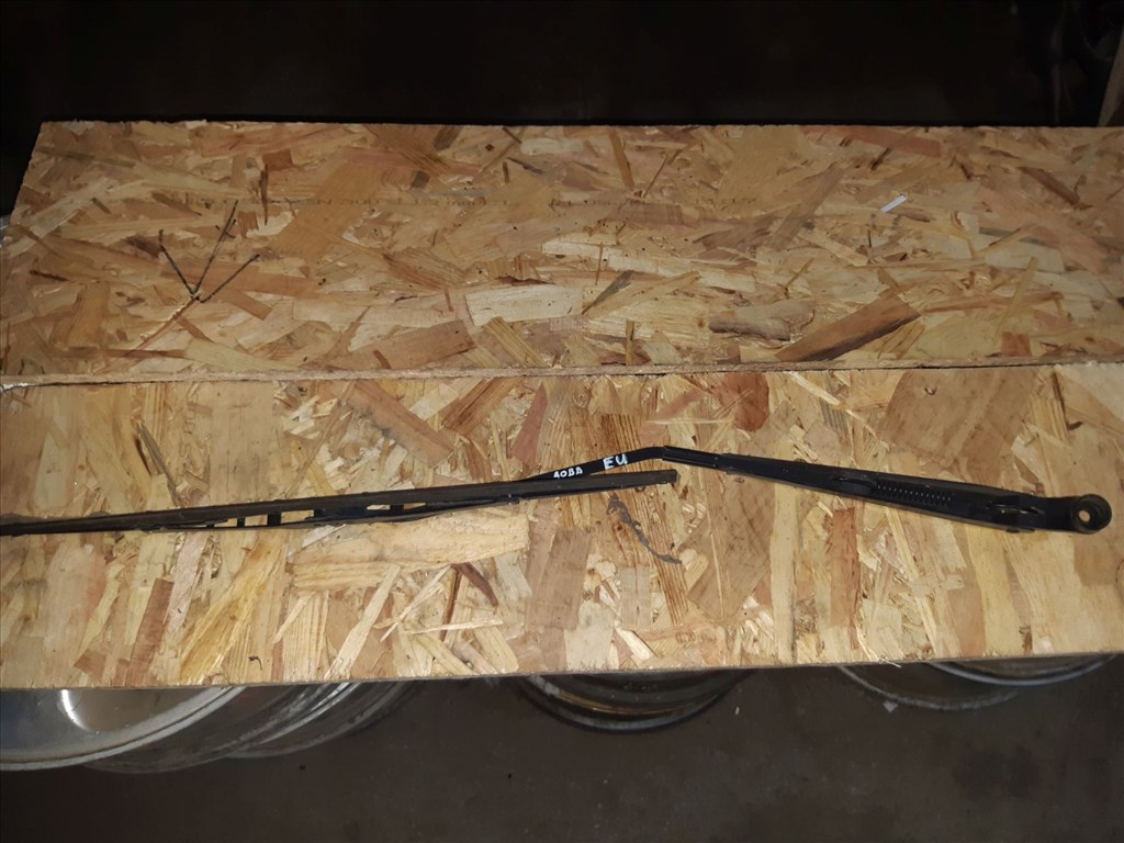 Suzuki Swift III 04-10 Jobb Elsõ Ablaktörlõ Kar 2. kép