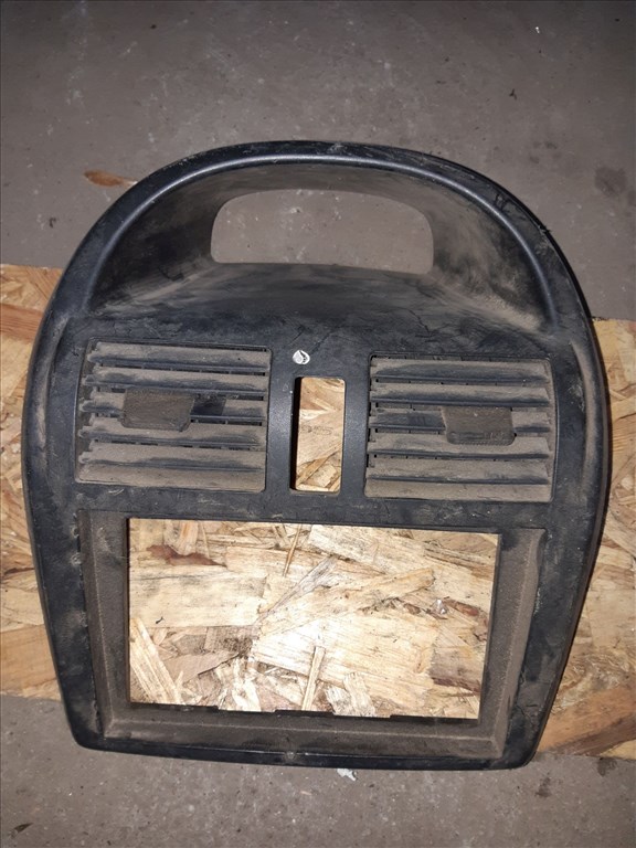 Suzuki Ignis 03-07 Középkonzol Keret  Középsõ Szellõzõ 73821-86G0 1. kép