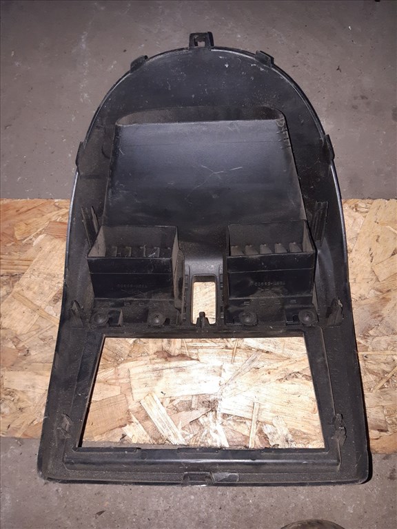 Suzuki Ignis 03-07 Középkonzol Keret  Középsõ Szellõzõ 73821-86G0 2. kép