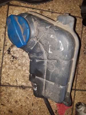 Audi A4 B6 Kiegyenlítő Tartály 8E0 121 403