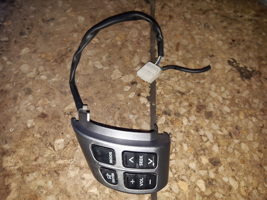 Suzuki Swift III 04-10 Rádió Vezérlõ Kormánykapcsoló 1. kép