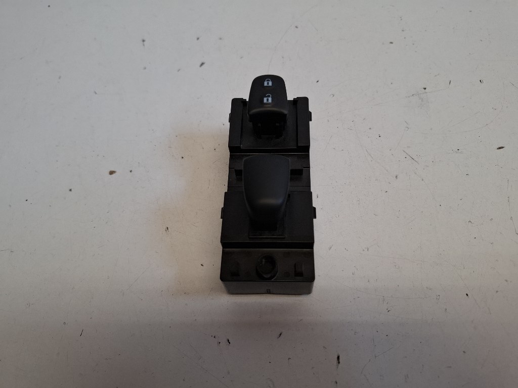 Nissan Leaf (ZE1) jobb elsõ ablakemelõ kapcsoló 254115SA0A 1. kép