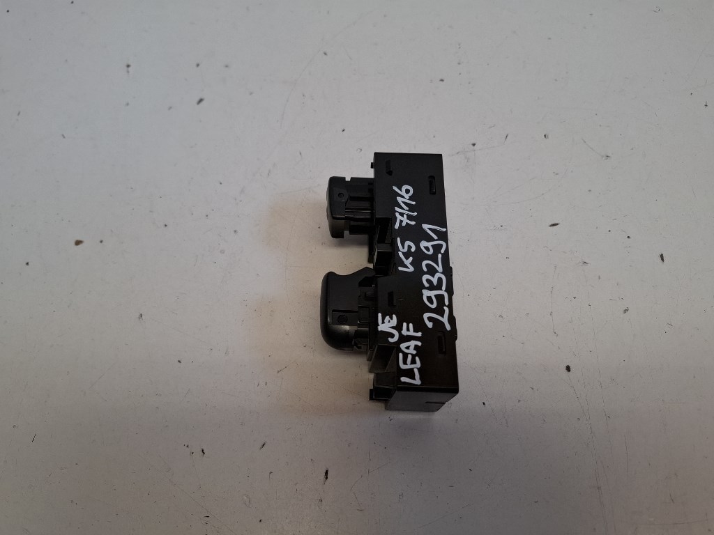 Nissan Leaf (ZE1) jobb elsõ ablakemelõ kapcsoló 254115SA0A 2. kép