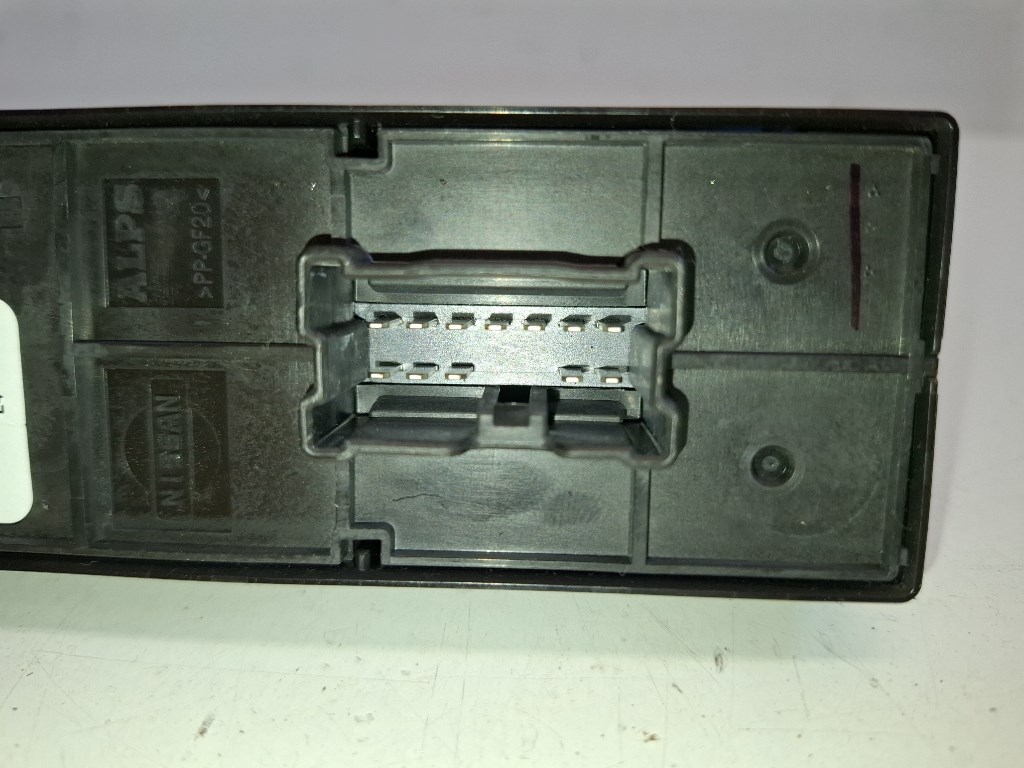 Nissan Leaf (ZE1) jobb elsõ ablakemelõ kapcsoló 254115SA0A 4. kép
