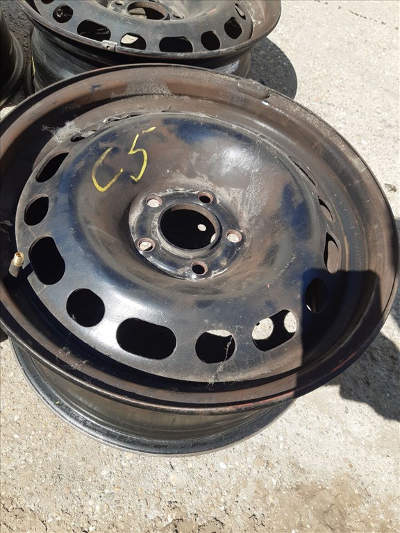 Citroen C5 08- <p>Felni méret: 16"</p><p>Felni szélesség: 7.0</p><p>Furatszám: 5</p><p>Osztókör: 108.0</p><p>ET szám: ET32</p><p>Agy Átmérõ: 64.0</p><p>Állapot: Normál</p><p>Érdeklõdéskor hivatkozzon erre: KIN-40151</p><p>Bármire van szüksége hívjon bizalommal!<br>Kizárólag munkaidõben hétfõtõl - péntekig 8-12 13-16 óráig!<br>Alkatrészek széles választékban!<br>Hivatalos Regisztrált Autobontó Kecel!<br>Vásároljon Megbízható Helyrõl Beszerelési Garanciával Profiktól!</p> 30000 2. kép