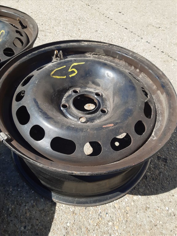 Citroen C5 08- <p>Felni méret: 16"</p><p>Felni szélesség: 7.0</p><p>Furatszám: 5</p><p>Osztókör: 108.0</p><p>ET szám: ET32</p><p>Agy Átmérõ: 64.0</p><p>Állapot: Normál</p><p>Érdeklõdéskor hivatkozzon erre: KIN-40151</p><p>Bármire van szüksége hívjon bizalommal!<br>Kizárólag munkaidõben hétfõtõl - péntekig 8-12 13-16 óráig!<br>Alkatrészek széles választékban!<br>Hivatalos Regisztrált Autobontó Kecel!<br>Vásároljon Megbízható Helyrõl Beszerelési Garanciával Profiktól!</p> 30000 3. kép