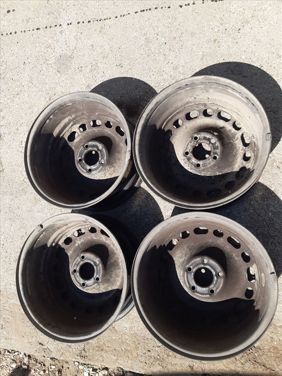 Citroen C5 08- <p>Felni méret: 16"</p><p>Felni szélesség: 7.0</p><p>Furatszám: 5</p><p>Osztókör: 108.0</p><p>ET szám: ET32</p><p>Agy Átmérõ: 64.0</p><p>Állapot: Normál</p><p>Érdeklõdéskor hivatkozzon erre: KIN-40151</p><p>Bármire van szüksége hívjon bizalommal!<br>Kizárólag munkaidõben hétfõtõl - péntekig 8-12 13-16 óráig!<br>Alkatrészek széles választékban!<br>Hivatalos Regisztrált Autobontó Kecel!<br>Vásároljon Megbízható Helyrõl Beszerelési Garanciával Profiktól!</p> 30000 5. kép