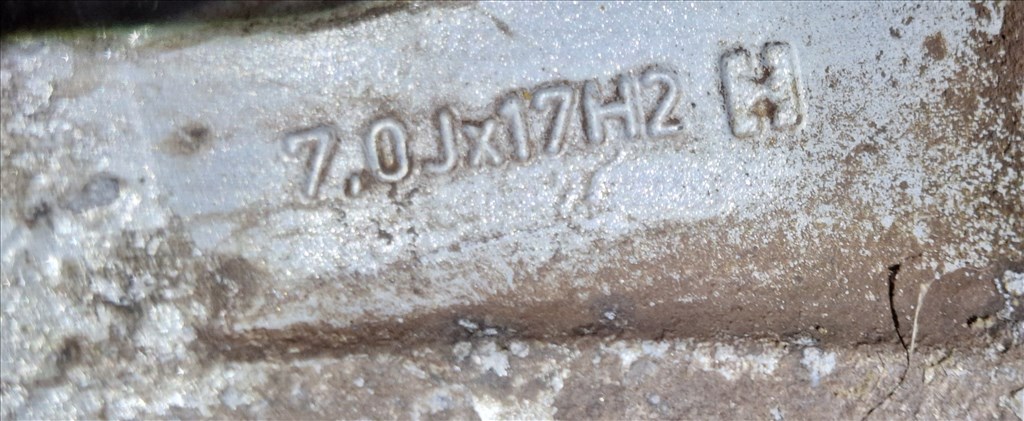  5x114.3 lyukosztású 17" használt alufelni garnitúra  3. kép