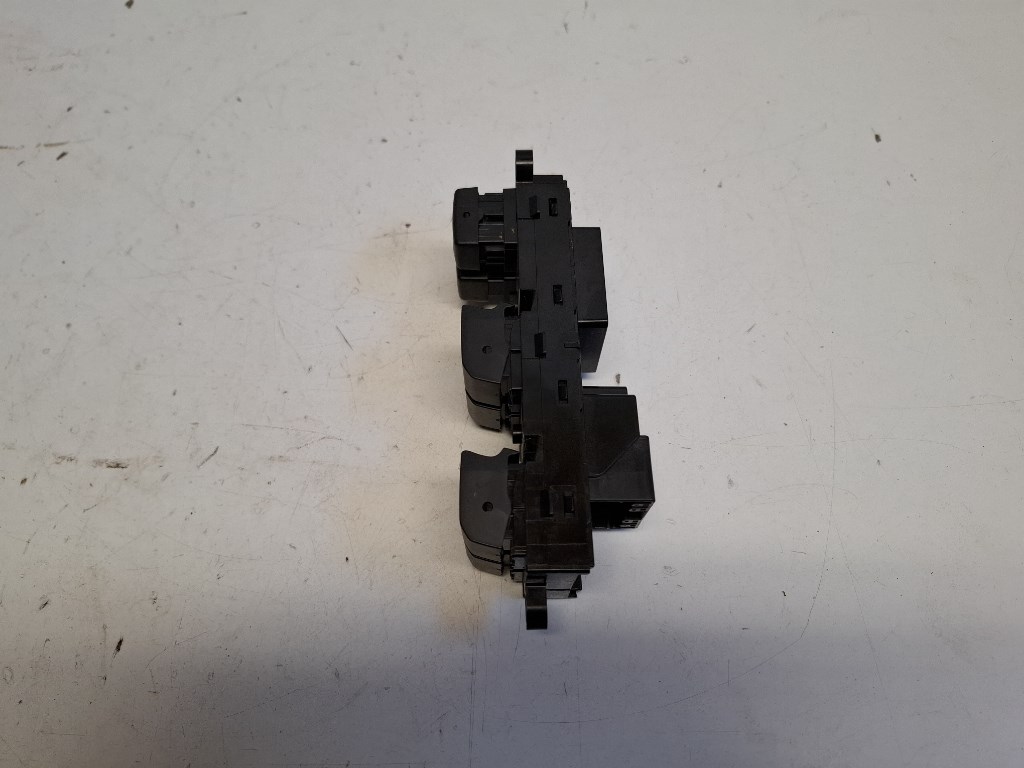 Suzuki Ignis bal elsõ ablakemelõ kapcsoló 2. kép