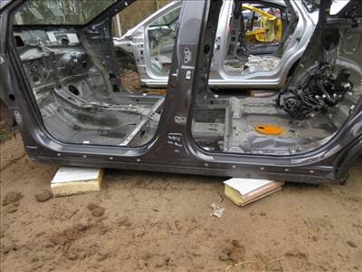 Toyota Corolla verso (AR10) bal küszöb