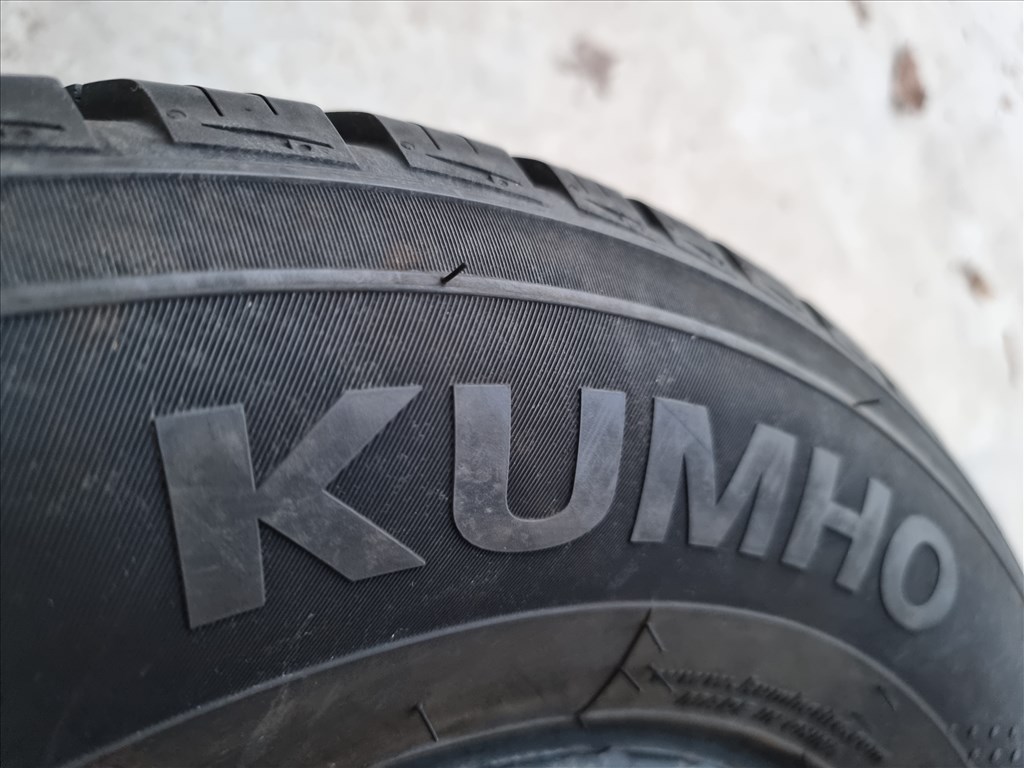 215/6515 Kumho 4 évszakos gumi 2db teljesen újszerű állapotban eladó! 4. kép
