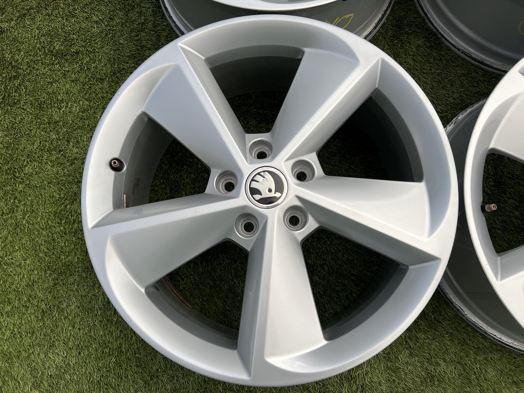 5x112 18" Skoda Octavia "Golus" gyári alufelni 7,5Jx18h2 ET51 3. kép