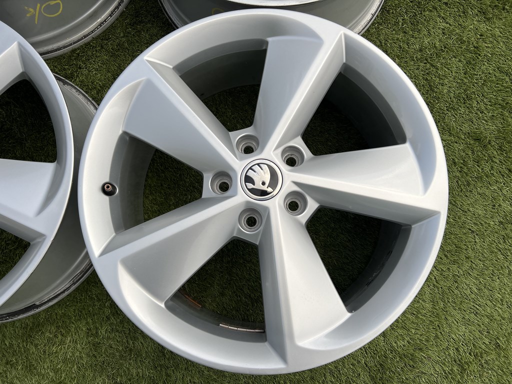 5x112 18" Skoda Octavia "Golus" gyári alufelni 7,5Jx18h2 ET51 4. kép