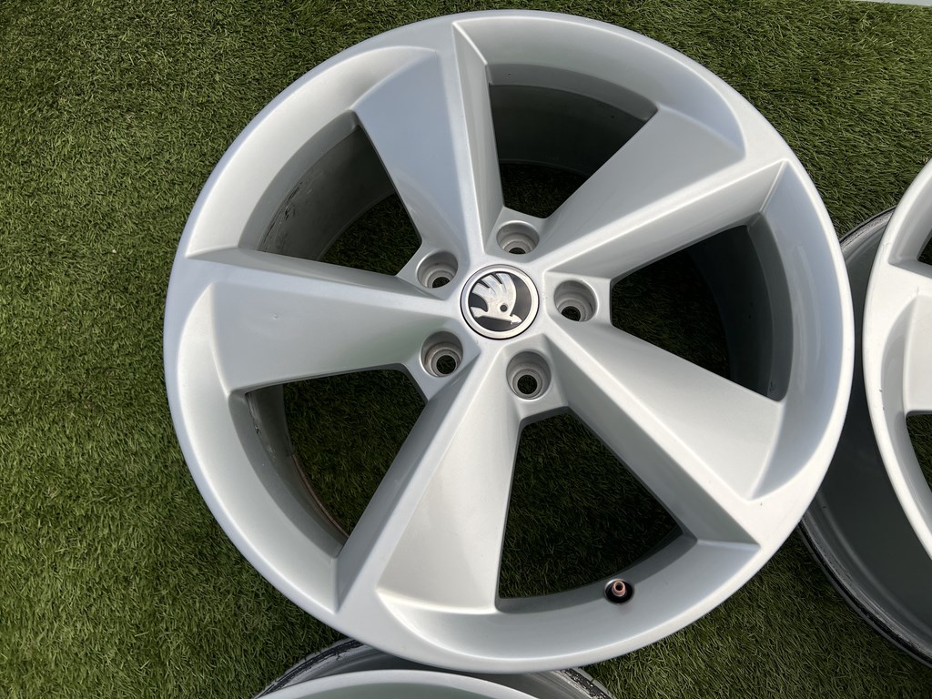 5x112 18" Skoda Octavia "Golus" gyári alufelni 7,5Jx18h2 ET51 6. kép