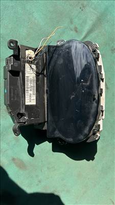 Toyota Yaris (XP10) 1.3 kilométer óra  838000d390