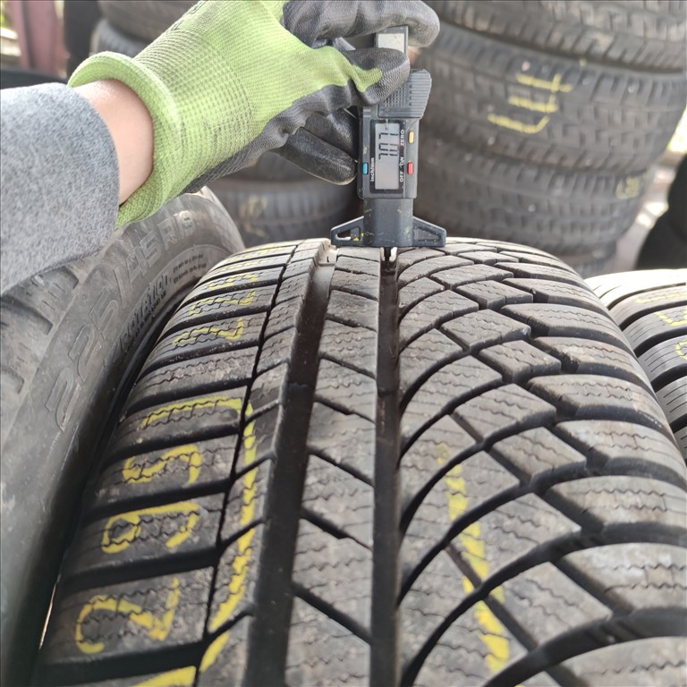  225/45 R19 Kumho téli gumi 45000ft a 2db/295/ 1. kép