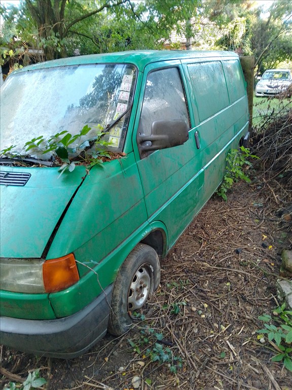 Eladó Volkswagen Transporter T4 haszonjármű 2. kép