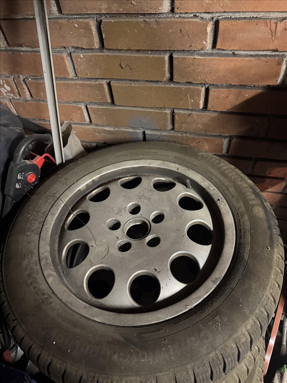  16" használt (gyári felni) alufelni, rajta 215/60 újszerű Continental téli gumi gumi  1. kép