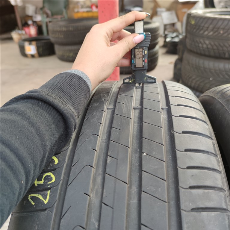 235/55 R19 és 255/50 R19 Pirelli nyári gumi 112000ft a 4db/311/ 1. kép