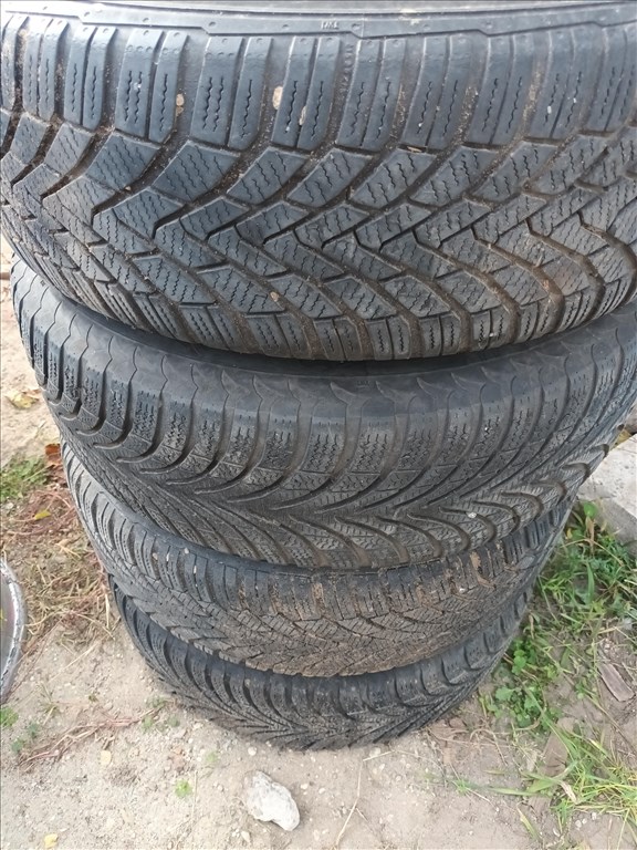  5x105 lyukosztású 15" használt gyári felni lemezfelni, rajta 195/65 használt Continental téli gumi  5. kép