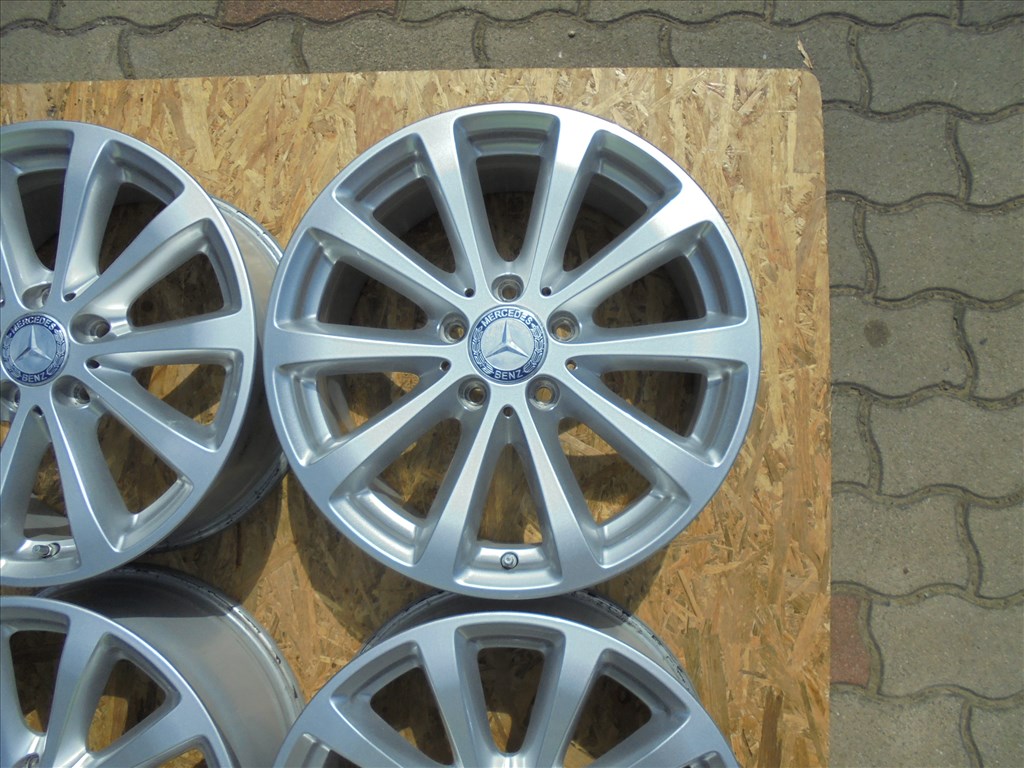 17-es gyári Mercedes alufelni + szenzor mint az új eladó 4. kép