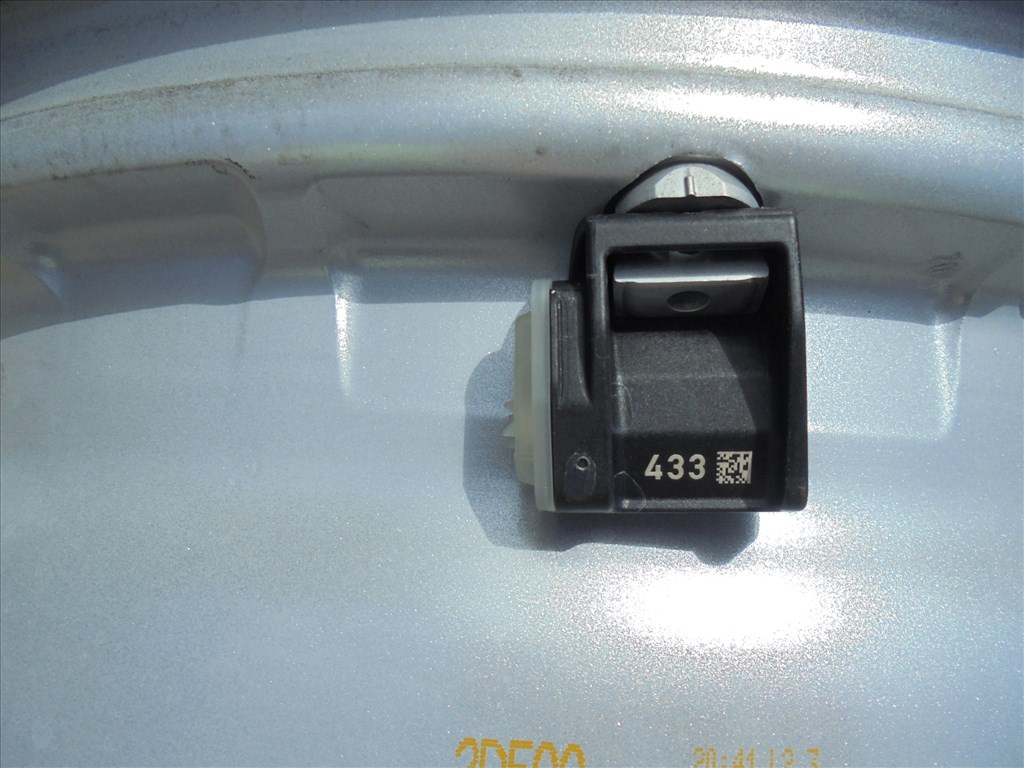 17-es gyári Mercedes alufelni + szenzor mint az új eladó 7. kép