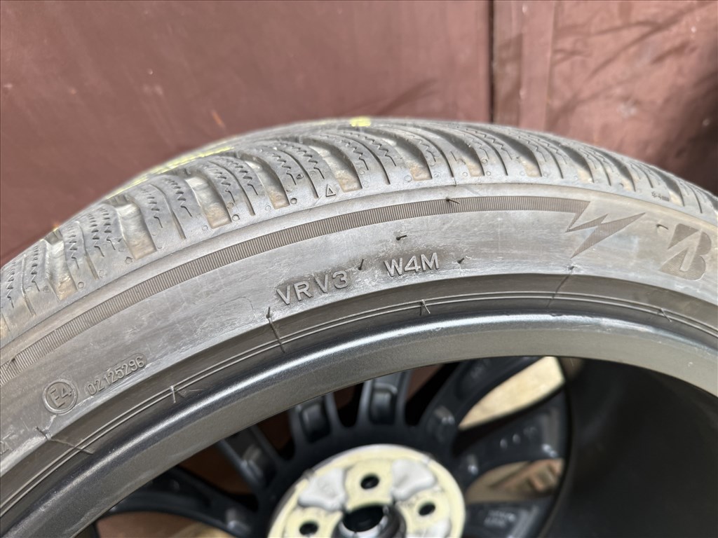 Tesla Model Y Performance 21" Überturbine Bridgestone Blizzak LM005 téli garnitúra jó állapotban 6. kép