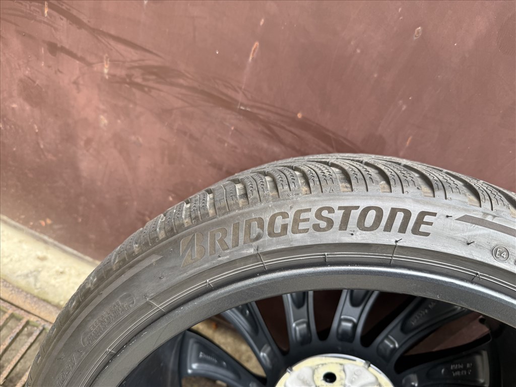 Tesla Model Y Performance 21" Überturbine Bridgestone Blizzak LM005 téli garnitúra jó állapotban 8. kép