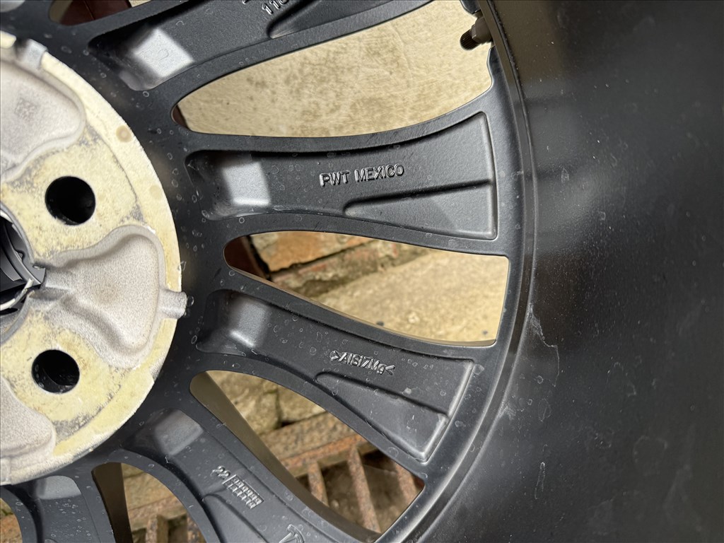 Tesla Model Y Performance 21" Überturbine Bridgestone Blizzak LM005 téli garnitúra jó állapotban 9. kép