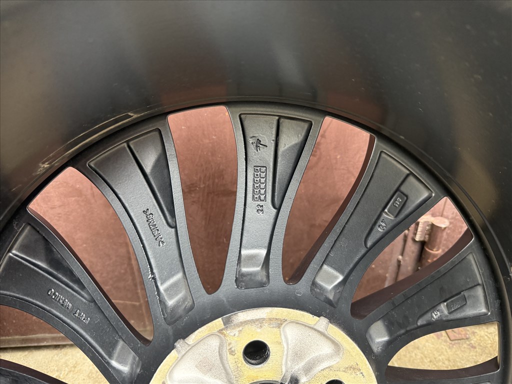 Tesla Model Y Performance 21" Überturbine Bridgestone Blizzak LM005 téli garnitúra jó állapotban 10. kép