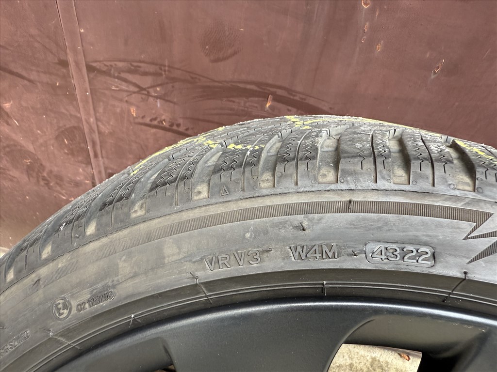 Tesla Model Y Performance 21" Überturbine Bridgestone Blizzak LM005 téli garnitúra jó állapotban 11. kép