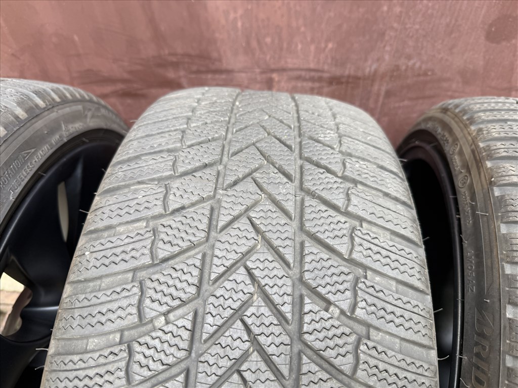 Tesla Model Y Performance 21" Überturbine Bridgestone Blizzak LM005 téli garnitúra jó állapotban 13. kép