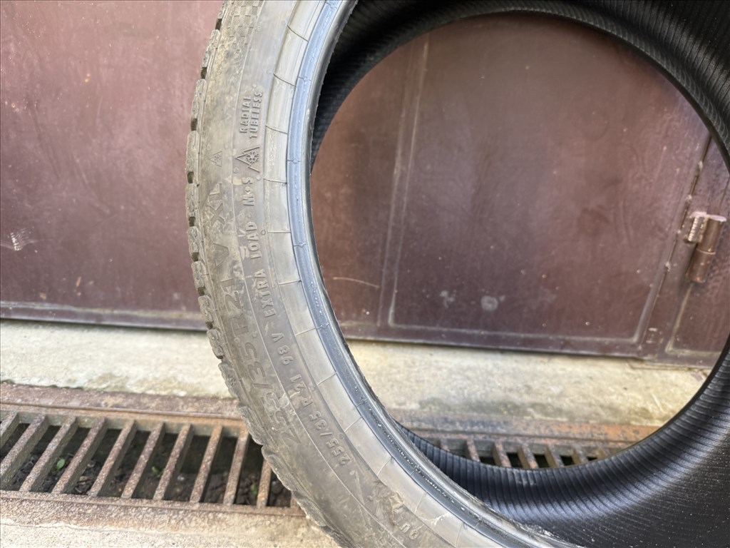 Tesla Model Y Performance első 255/35 R21 használt Continental Wintercontact TS860 téli gumi 2db 7. kép