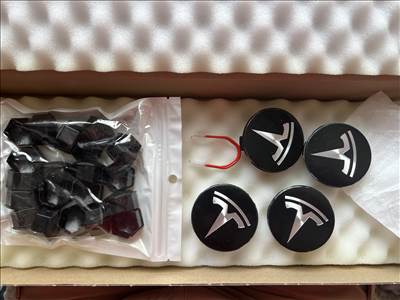 Tesla Model 3 felnikupak Tesla Model Y felnikupak Model 3 felniközép fekete-ezüst